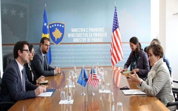 ​Ministri Murati priti në takim kryeshefen ekzekutive të MCC-së, Alice Albright