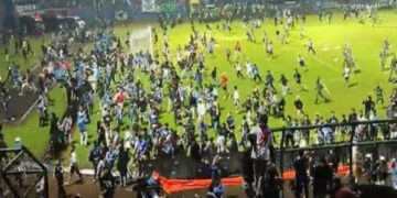 Tragjedi në Indonezi: Qindra njerëz humbin jetën dhe qindra të tjerë plagosen pas një ndeshjeje futbolli