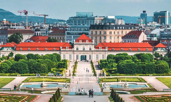 Austria do të kërkojë punëtorë nga Kosova, rreth 123 mijë vende të lira pune