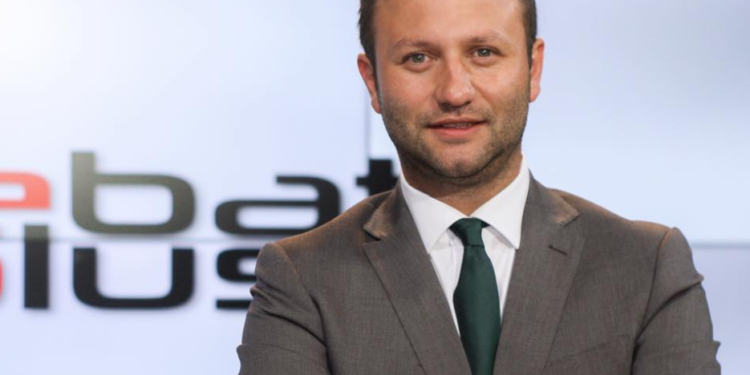 Ironizon Ermal Panduri: Vizat më 2024, tash veç edhe magjistralen Prishtinë-Mitrovicë edhe u kry