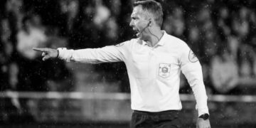 E dhimbshme/ Të dielen ishte në sfidën PSG-Auxerre, ndërron jetë papritur gjyqtari 42-vjeçar