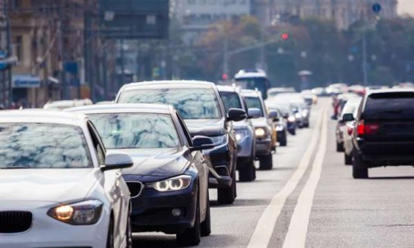 Për 10 muaj, kosovarët i harxhuan 42 milionë euro në vetura