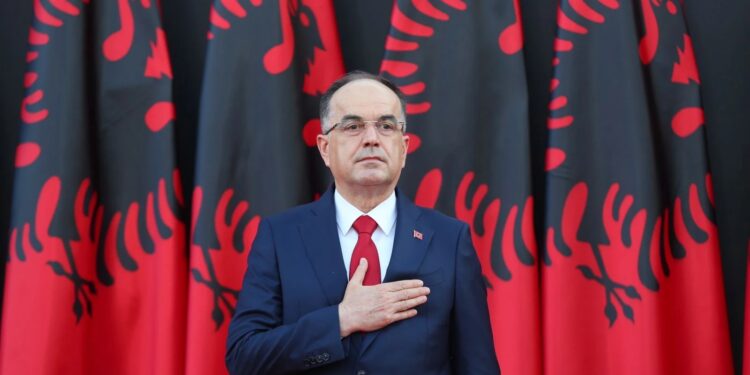 Presidenti i Shqipërisë do më shumë njohje e liberalizim të vizave për Kosovën