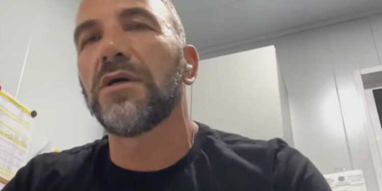 “U detyrova të shkoj në Afrikë për shkollimin e fëmijëve”, rrëfimi i anesteziologut që la QKUK-në (VIDEO)