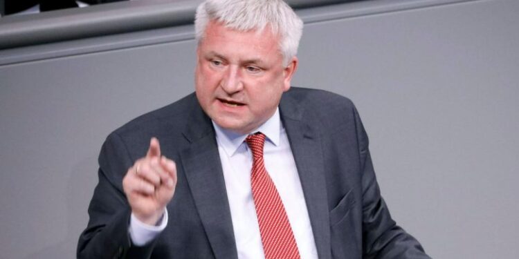 Deputeti gjerman kritikon ashpër BE-në: Kosova ka të drejtë për targat