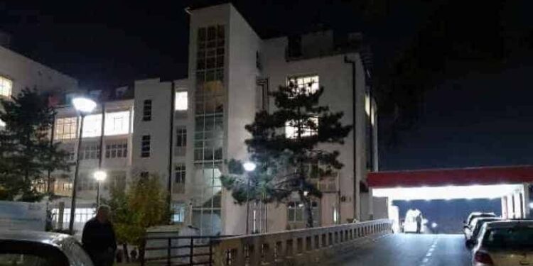 Shqetësuese: 16-vjeçarja nga Ferizaj bëhet nënë, QKUK-ja e njofton Policinë