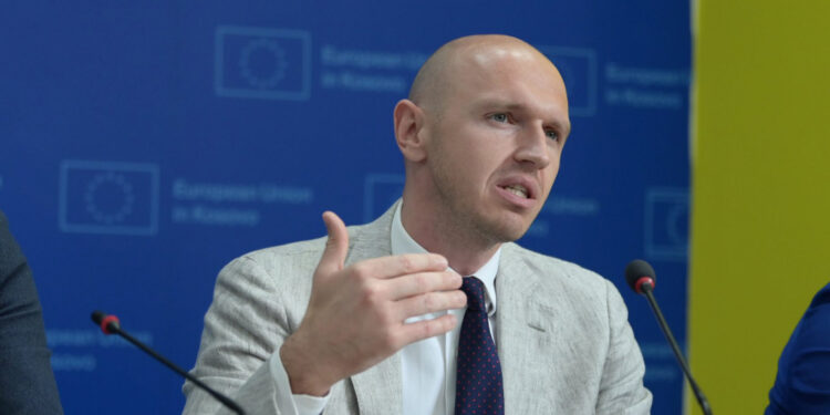 “Tarifa 100%”, “Thikat mbi harta”, “Good guys”, Shasha: Politikanët po manipulojnë me dialogun