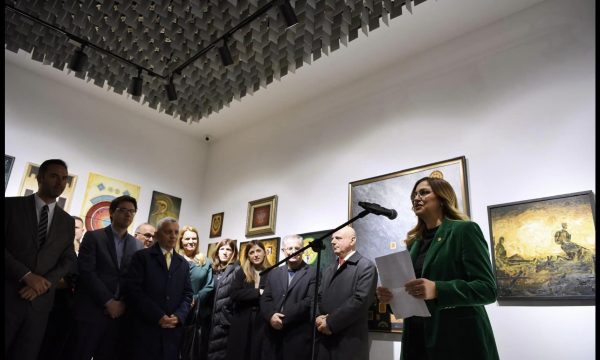 Arianit Koci kritikon ekspozimin e pikturave të Rexhep Selimit në Muzeun e Kosovës: Piktori që e “mujti” Picason