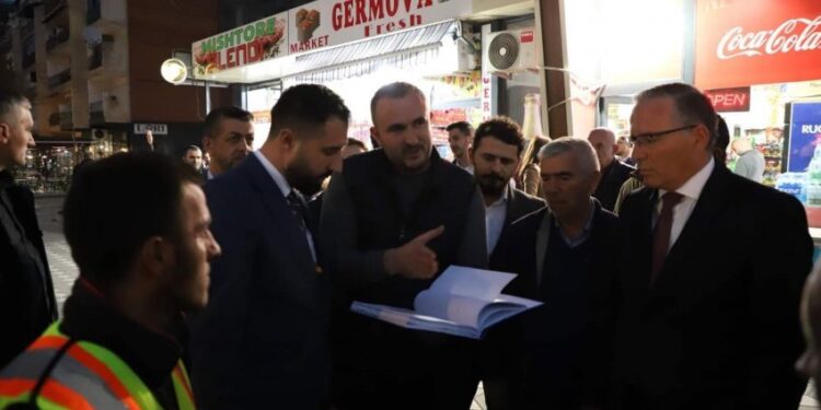 Ministri Krasniqi viziton Mitrovicën e Jugut, takohet me Bedri Hamzën – diskutojnë për projektet komunale