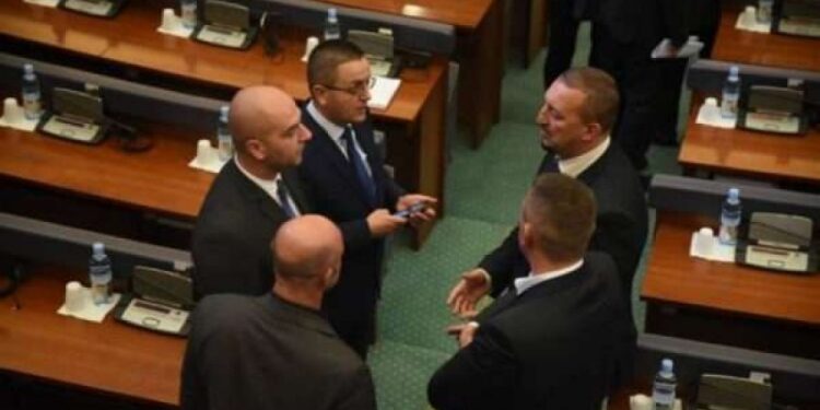 E konfirmon Kabineti i Konjufcës: Ish-deputetët e Listës Serbe s’do të marrin asnjë cent