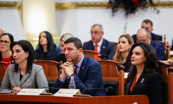 Krasniqi uron unitet dhe sukses: Urime shqiptarë, 28 Nëntori!