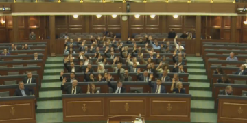 Miratimi i buxhetit në lexim të parë, ky është deputeti i VV-së që votoj kundër