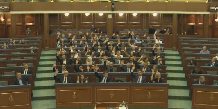 Miratimi i buxhetit në lexim të parë, ky është deputeti i VV-së që votoj kundër