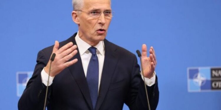 Stoltenberg flet me Borrell: Jemi të zhgënjyer, NATO mbetet vigjilente