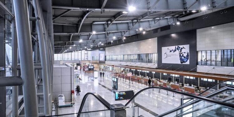 Kishte vjedhur në hapësirat e aeroportit, Policia e Kosovës ndalon shtetasin e Suedisë