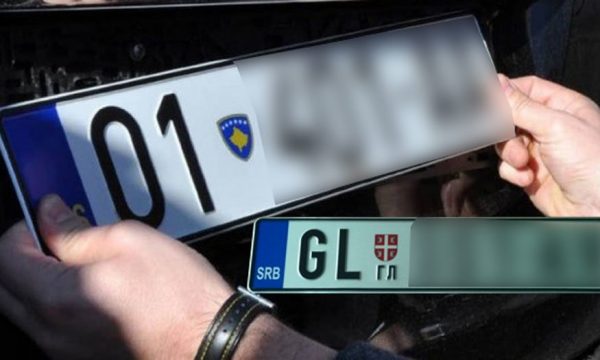 Analisti serb: Për një vit nuk do të ketë targa regjistrimi të qyteteve të Kosovës në Veri