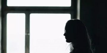 Lirohet vajza 8-vjeçare që u mbajt e izoluar nga lindja