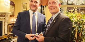 Memli Krasniqi me kongresmenë, ambasadorë e gjeneralë amerikan: Për Kosovën dhe PDK-në, miqësia me SHBA-të është e shenjtë