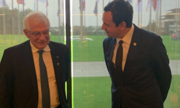 Borell i kërkoi shtyrjen e afatit për targat dhe Asociacionin, Kurti: I lëshuam 843 qortime, s’pati asnjë ankesë