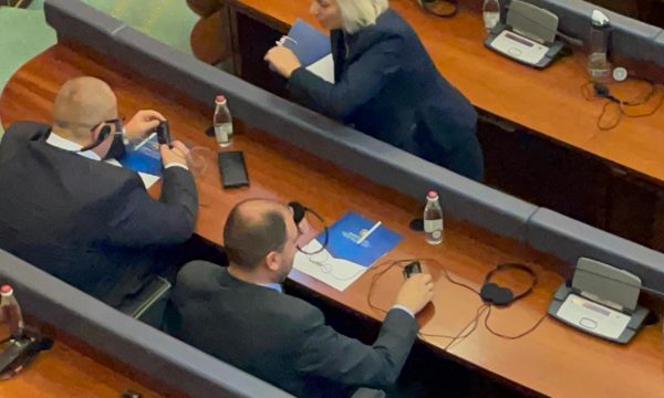 Lista Serbe kthehet në Kuvend – nëntë deputetë të rinj regjistrohen