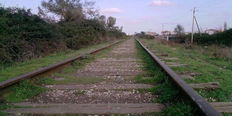 Vidhen 1,060 bulona të hekurudhës në Klinë