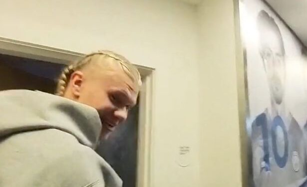 Haaland me stil të ri të flokëve