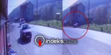 Vaki kosovare, shoferi e lë veturën në “ler”, pjesë tjetër është si në filma