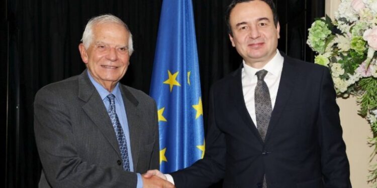 Borrell pas takimeve me Kurtin e Vuçiqin: Në këtë moment kritik, paqja dhe stabiliteti janë thelbësore