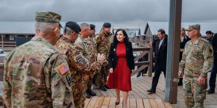 Presidentja Osmani drekoi në Bondsteel për Ditën e Falënderimeve