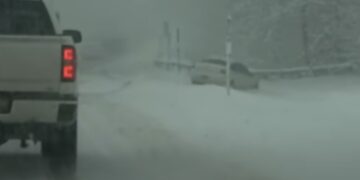 Stuhi bore në New York, mbyllen rrugët dhe anulohen fluturimet