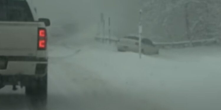 Stuhi bore në New York, mbyllen rrugët dhe anulohen fluturimet