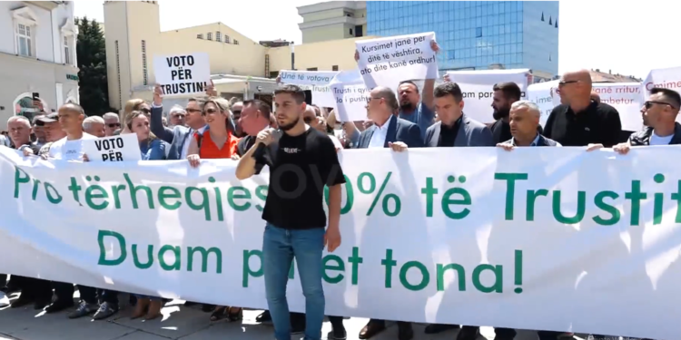Sot në Prishtinë protestohet për tërheqjen e Trustit