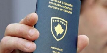 Kjo është arsyeja pse nuk ju lejohet të buzëqeshni në foton e pasaportës
