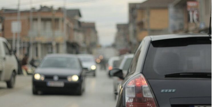 Nga nesër rregulla të reja në rrugë, gjobat shkojnë deri në 40 euro