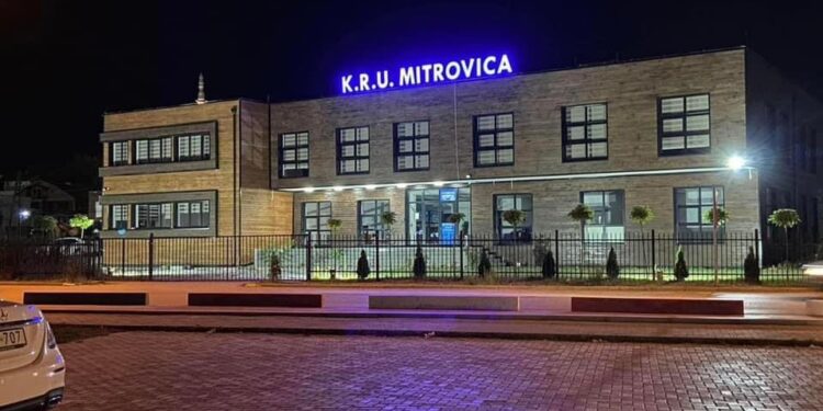 LAJMI I FUNDIT: Shpërthen një gyp i Ujësjellësit “Mitrovica”, disa fshatra mbesin pa ujë