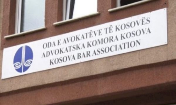 Oda e Avokatëve: Ulja e pagave për gjyqtarët e prokurorët është kthim prapa, pasojat i bartin qytetarët