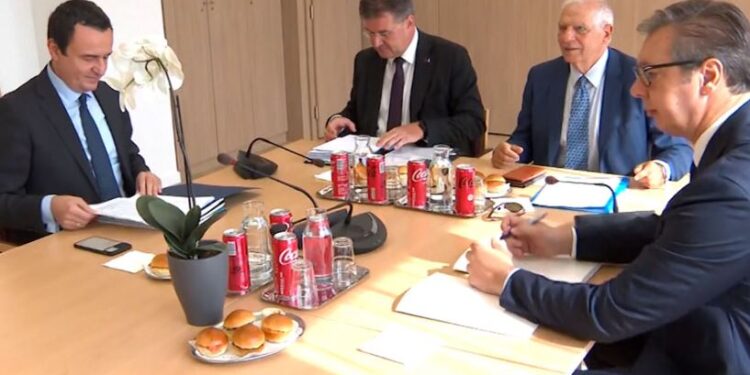 Refuzimi serb dhe zhvillimet në veri, kështu pritet të vazhdojë plani franko-gjerman për dialogun
