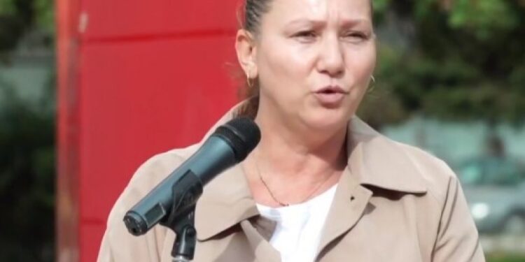 Infermieret u liruan, vajza e të moshuarës që u rrah në Pejë: Nëna ka ankth, kërkoj drejtësi nga Kurti dhe Osmani