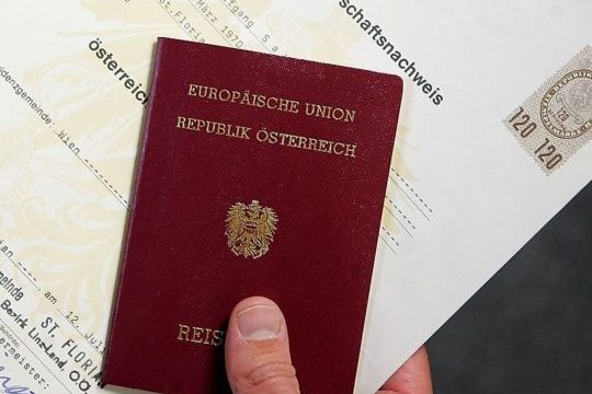 Kosovari mbetet pa shtetësi, hoqi dorë nga ajo kosovare për atë austriake, Austria ia refuzon