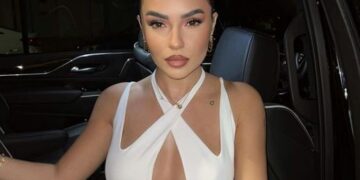 “E duam muzikën tënde”/ Kidës i ndodh e papritura në avion, këngëtarja surprizohet nga…