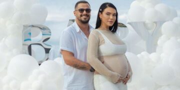 Në ditët e fundit të shtatzënisë, Einxhel i bën dedikimin e ëmbël të voglit të saj