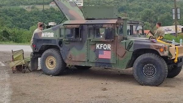 Mobilizimi për trazirat e mundshme në Kosovë, trupat ndërkombëtarë përforcohen në Veri