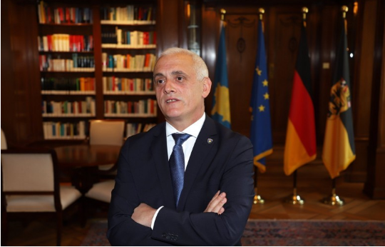 Ish-ambasadori kosovar për vizat: Meritat i shkojnë Çekisë dhe Gjermanisë