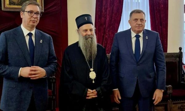 Vuçiq takohet me patriarkun serb për Kosovën, prezent edhe Dodik