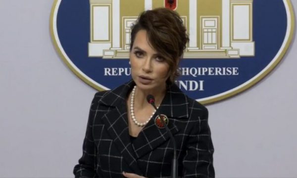 Grida Duma heq dorë nga politika, lë mandatin e deputetes