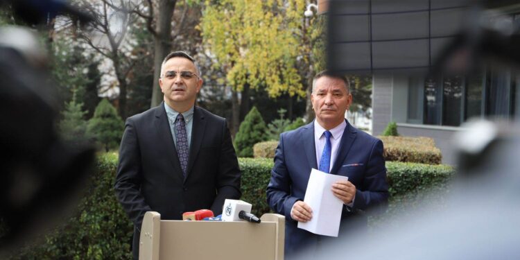 AAK propozon rritjen e pagave prej 30% për punëtorët e sektorit publik deri në miratim të Ligjit të Pagave