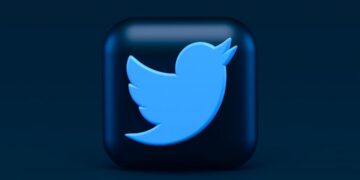 Opsioni për t’u regjistruar në Twitter Blue zhduket nga aplikacionet iOS, vetëm disa ditë pas lansimit