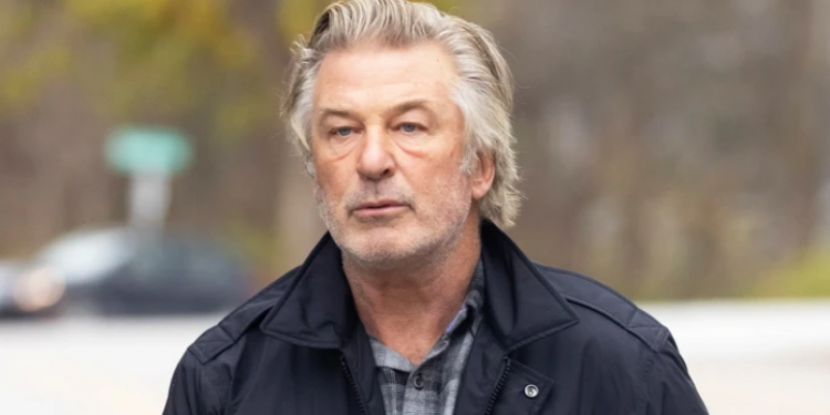 Alec Baldwin ngrit padi për të shtënat në filmin “Rust”, akuzon ekipin e xhirimit për neglizhencë