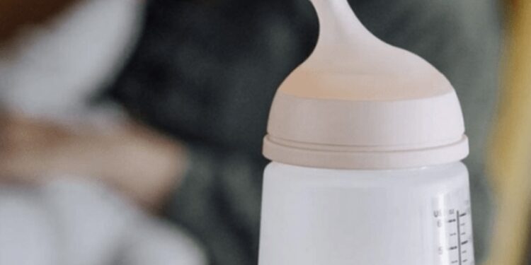 Gjendet metal toksik në biberonët e bebeve, 24 mijë shishe tërhiqen nga tregu