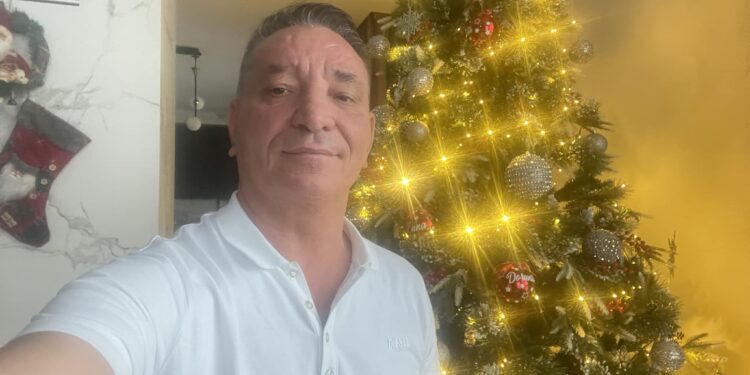 Befason Pal Lekaj, i ndez dritat e bredhit të Vitit të Ri midis nëntori: Festat e fundivitit po afrohen!